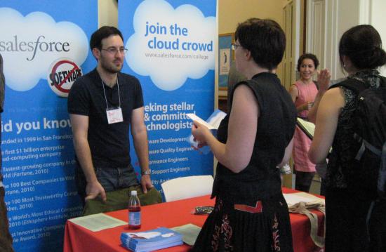 Ben Cohen (MIMS '10), now with Salesforce, talks with student Heather Ford